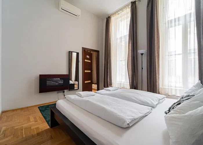 Andrassy Chic 3*