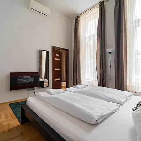 Andrassy Chic 3*